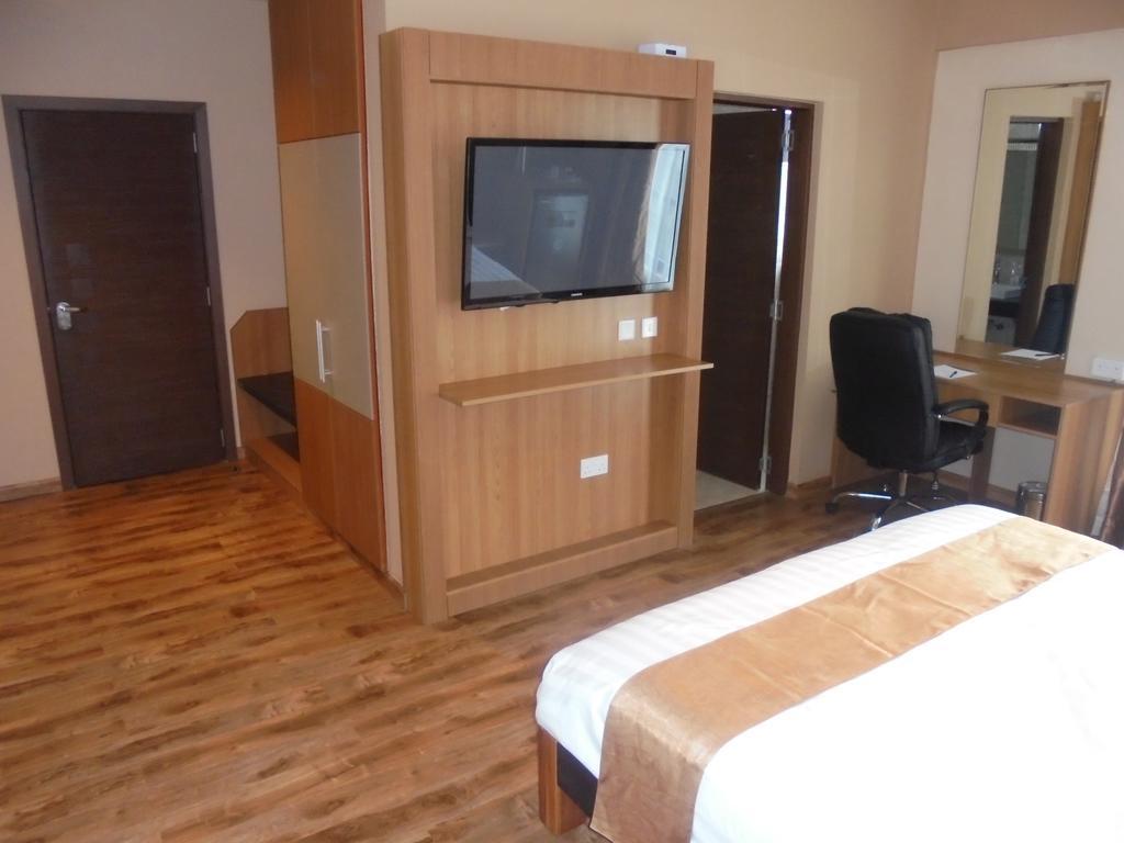 We Hotel And Suites Nairobi Exterior foto
